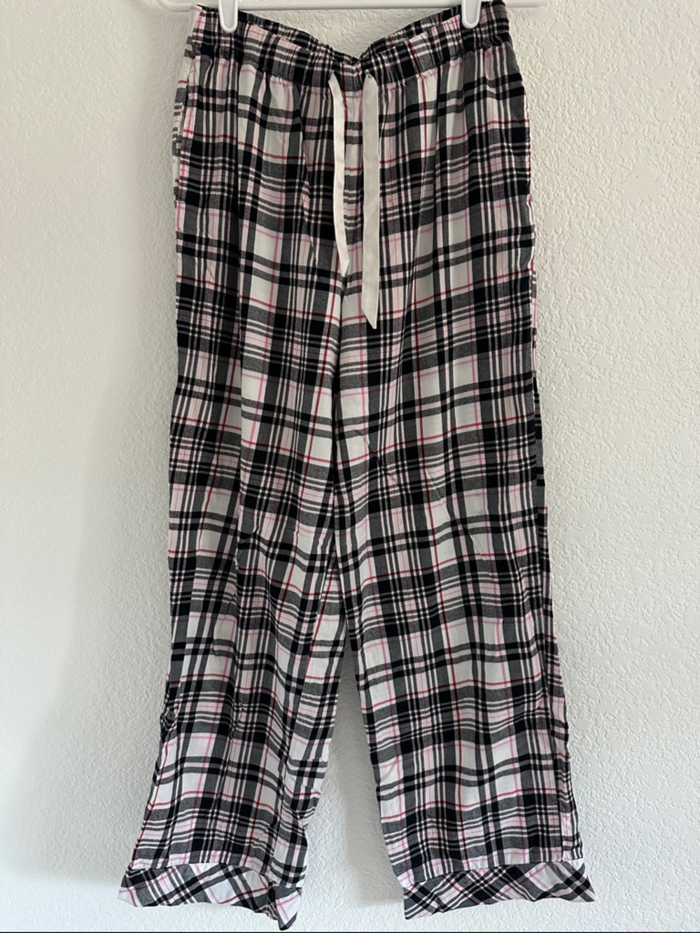 Victoria's Secret Black, White & Pink Plaid Lounge Pants - Size S but fits M.